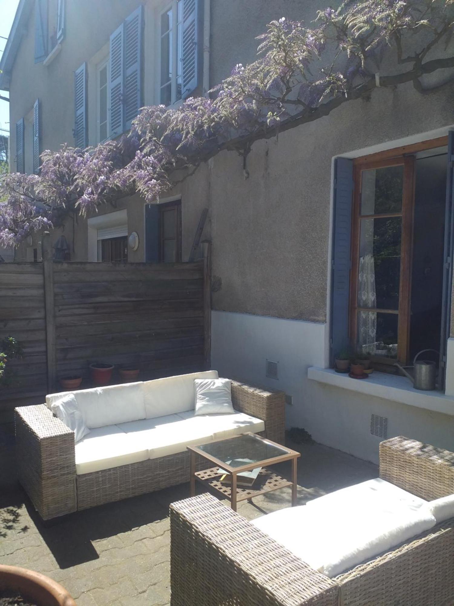 Clos St Joseph Oullins Exterior photo